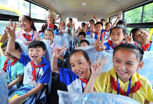 廣西首開10條校車線路 解決侗鄉(xiāng)學童交通難題