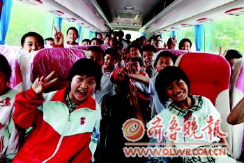 諸城山村小學收到兩輛校車