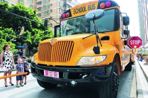 這輛從美國原裝進口的校車價值100多萬。信息時報記者 陸明杰 攝
