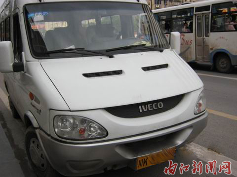 內江：校車超載17人 司機被罰園長挨“批”