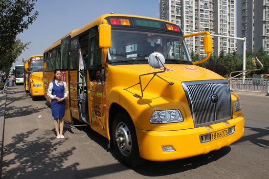 青島民辦學校校車擬收20元/天 教育局稱不干預