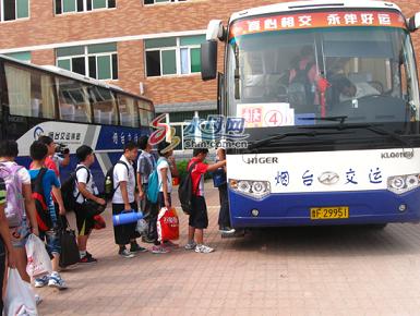 煙臺：崇文中學校車試運行  2000多農村娃坐上免費校車
