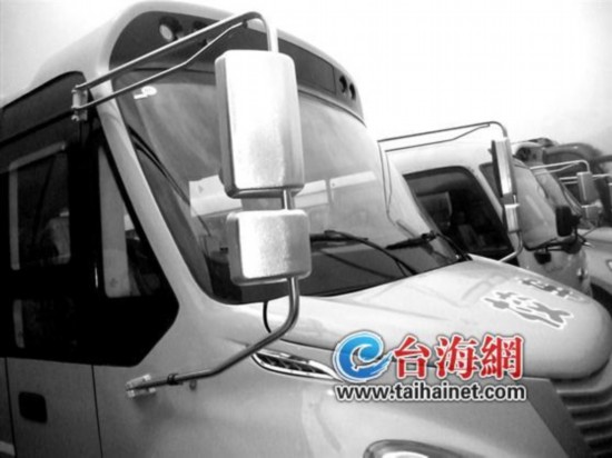 四問新校車掛牌 掛牌到底誰說了算？