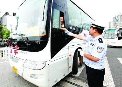 新買校車將發(fā)專門校車標牌