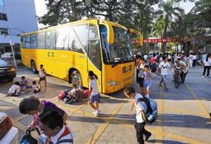 一小學(xué)被指本校老師和公務(wù)員子女才能坐校車