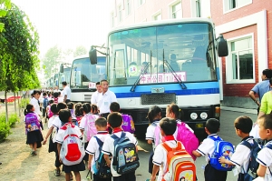 長春：公辦校車讓學(xué)生遠(yuǎn)離危險(xiǎn)