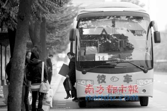 校車?？奎c和學生安全引發各方關注。南都記者 趙炎雄 攝