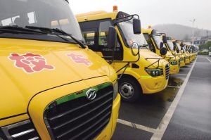 丹陽(yáng)“大鼻子”校車將投運(yùn) 配防撞監(jiān)控裝置