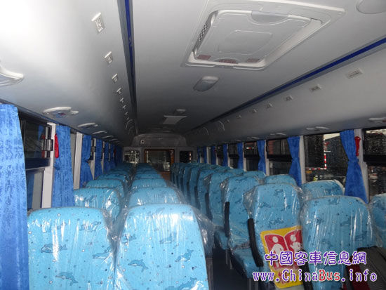 宇通二代新國標校車羊城集體首秀 360°升級助推“校車中國夢” 宇通二代新國標校車羊城集體首秀 360°升級助推“校車中國夢”