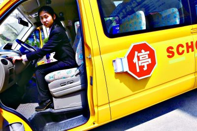智能校車可一鍵報警 孩子上學更安全 