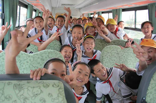 智能校車可一鍵報警 孩子上學更安全 