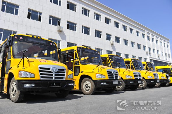 學(xué)童安全 一汽關(guān)懷——一汽校車(chē)長(zhǎng)春雙陽(yáng)批量交車(chē)喜獲蛇年開(kāi)門(mén)紅