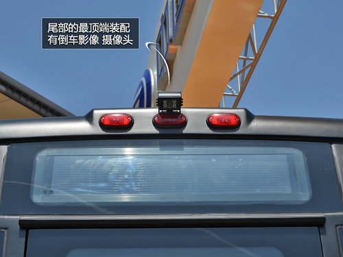 校車也分高低配 中國一汽解放校車實拍