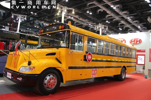 安凱HFF6111KX4沒(méi)事長(zhǎng)鼻子校車.jpg