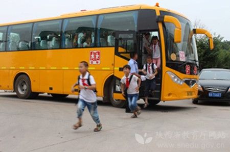 陜西閻良區校車安全應急疏散演練 提高師生安全意識