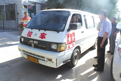 12座校車塞進(jìn) 28個(gè)小朋友