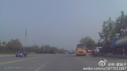 校車反道狂奔接送學生 網友感慨好車需好司機