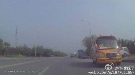 校車反道狂奔接送學生 網友感慨好車需好司機