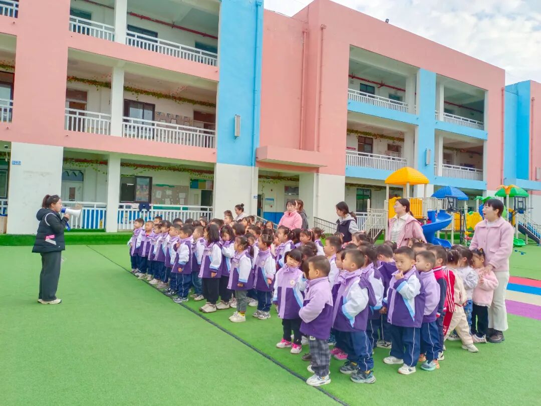 【安全教育】校車應急演練,筑牢安全防線——恒大樂迪幼兒園校車安全演練活動 【安全教育】校車應急演練,筑牢安全防線——恒大樂迪幼兒園校車安全演練活動