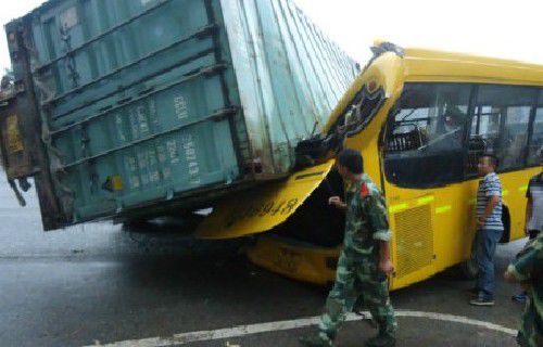 東莞校車追尾事故——保險理賠