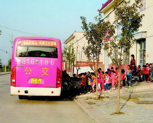 陜西：公交車接送幼兒存在安全隱患