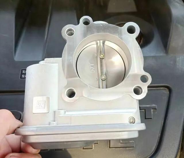 校車發動機節氣門的保養方法，你能自己清洗嗎？