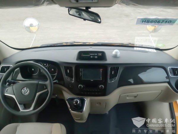 用責(zé)任與愛心占領(lǐng)教育高地 歐輝品質(zhì)校車進“冰城”