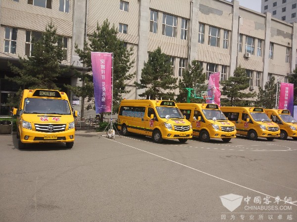 用責(zé)任與愛心占領(lǐng)教育高地 歐輝品質(zhì)校車進“冰城”
