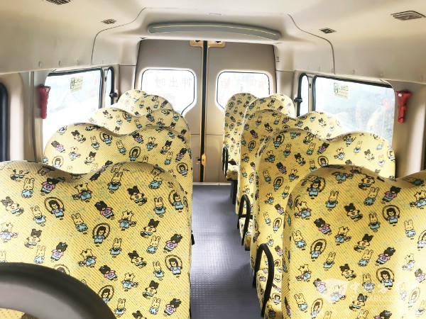 用責(zé)任與愛心占領(lǐng)教育高地 歐輝品質(zhì)校車進“冰城”