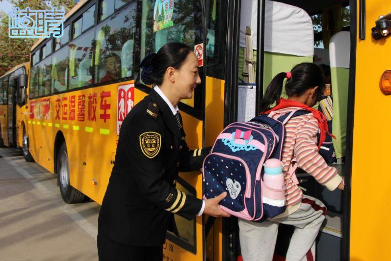 為學生提供乘車便利交運溫馨校車再增7輛校車