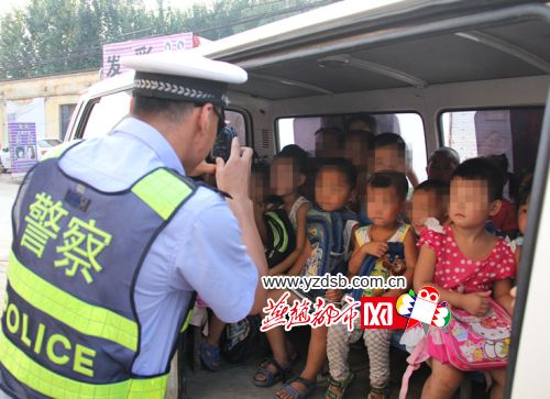滄縣：兩輛“黑校車”超員300%以上