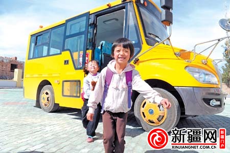 新疆烏魯木齊縣農牧區首輛“長鼻子”校車啟用