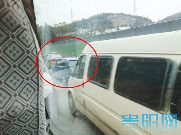 貴陽下班高峰時段 校車行駛“優先權”無從體現