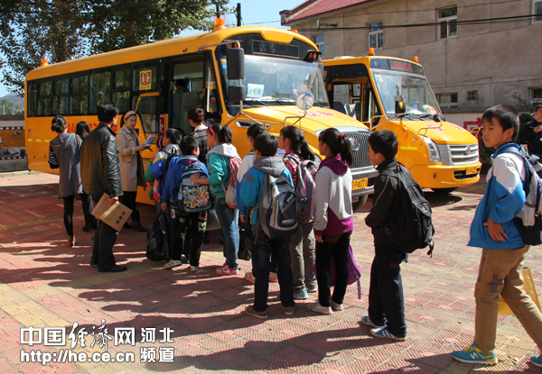 承德市豐寧縣商飛愛心校車安全順暢運行