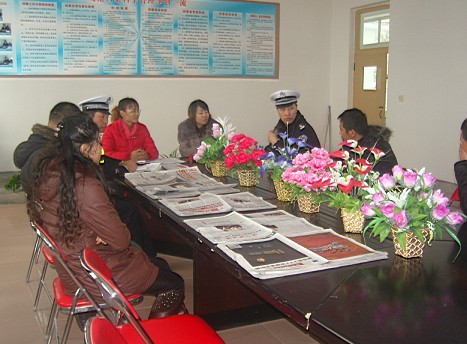 遼寧:鎮西堡鎮中心小學召開“冬季校車安全營運”緊急會議 遼寧:鎮西堡鎮中心小學召開“冬季校車安全營運”緊急會議