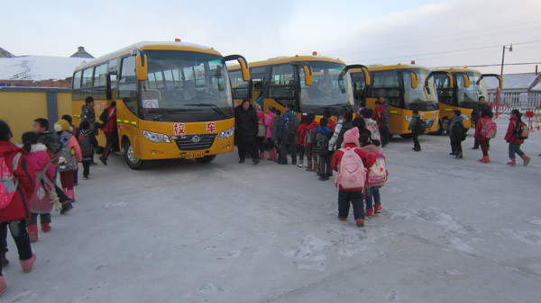 吉林東豐：紅石學校校車冬季安全檢查