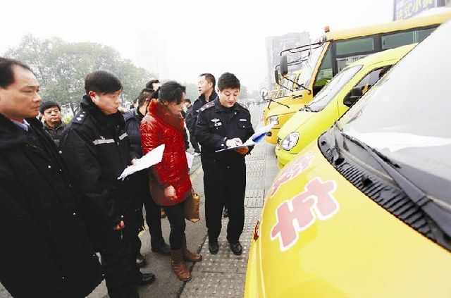 西陵交警集中檢查28家單位校車 確保校車安全