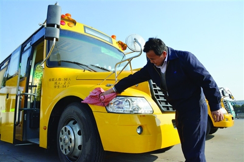“大鼻子”校車靜待新學期