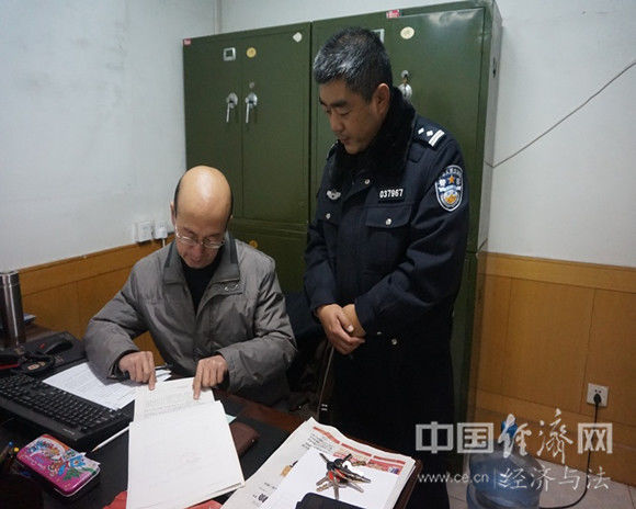山東東營(yíng)交警開展校車交通安全隱患排查整改工作