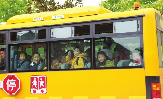 湖南：益陽22輛校車不合格 鋼材開裂30厘米仍運營