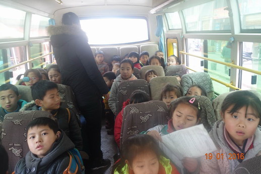 江西省宜春市查處首例校車(chē)超員入刑案司機(jī)被刑拘
