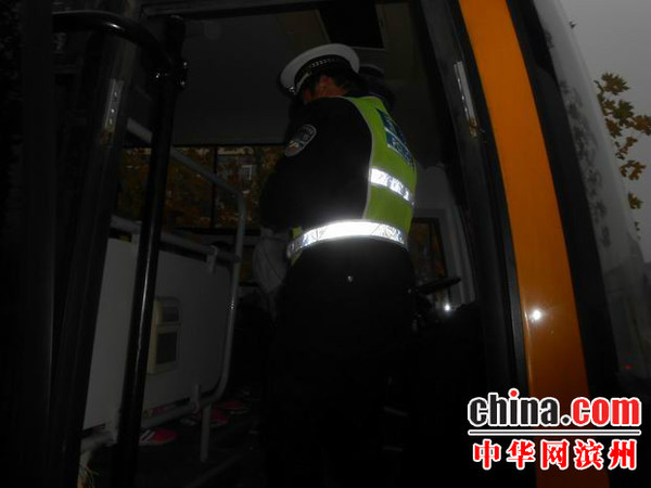 博興縣公安局交警大隊(duì)強(qiáng)化校車管理深入轄區(qū)學(xué)校開展安全“大檢查”活動