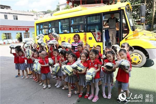 強(qiáng)化幼兒園校車安全培訓(xùn)，預(yù)防夏季高溫突發(fā)事件