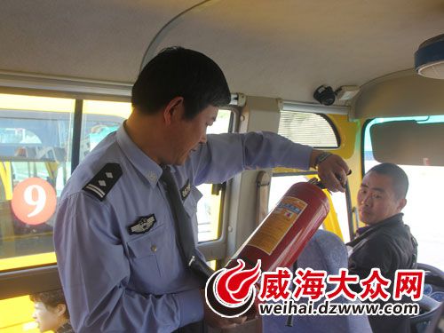 山東威海校車運(yùn)營(yíng)安全添三重保障