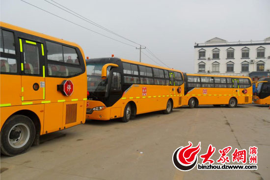 山東省濱州市沾化交警：組織轄區(qū)進行開學(xué)前校車大體檢