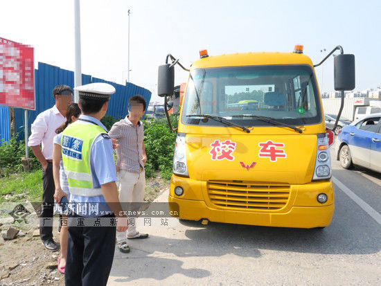 廣西一男子幫忙開“準(zhǔn)校車” 被記24分罰1700元