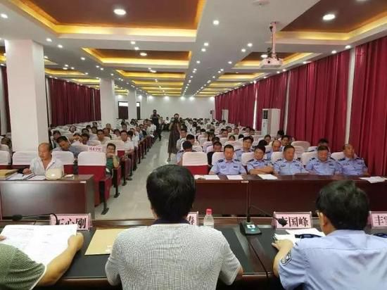 河南方城縣召開學校安全管理暨校車隱患約談會