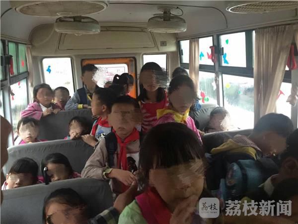 江蘇灌云縣一19座幼兒園校車超載被查