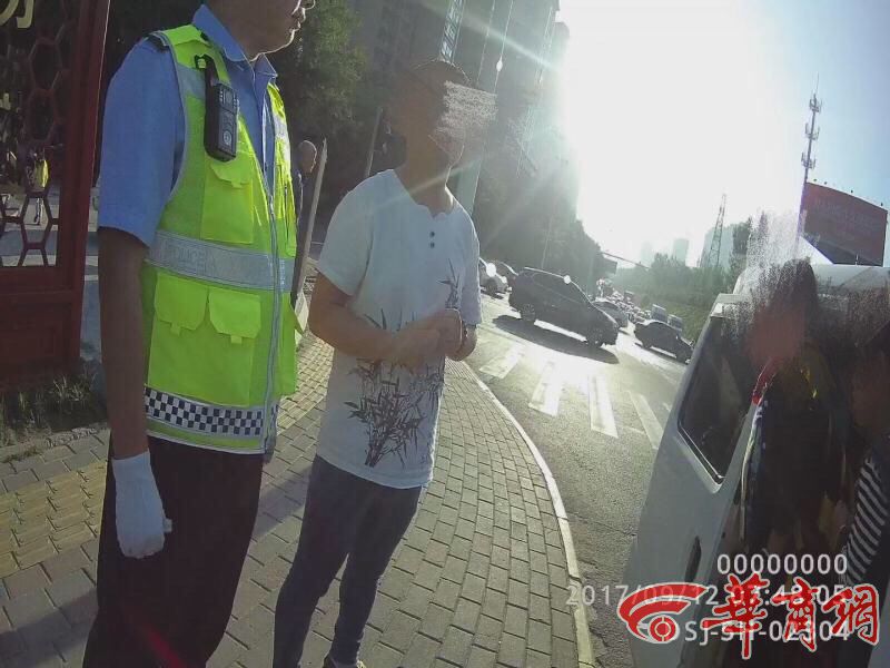 7座面包車超載當(dāng)“黑校車”為托管班接送學(xué)生