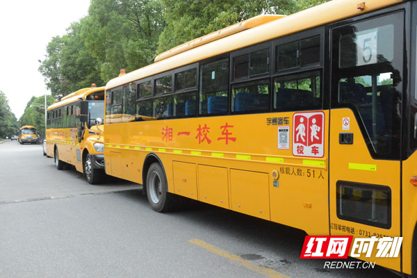 長(zhǎng)沙校車有“碼”上崗：無碼是黑車 有碼請(qǐng)您實(shí)時(shí)監(jiān)督